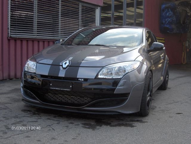 Folierungsarbeiten an Auto